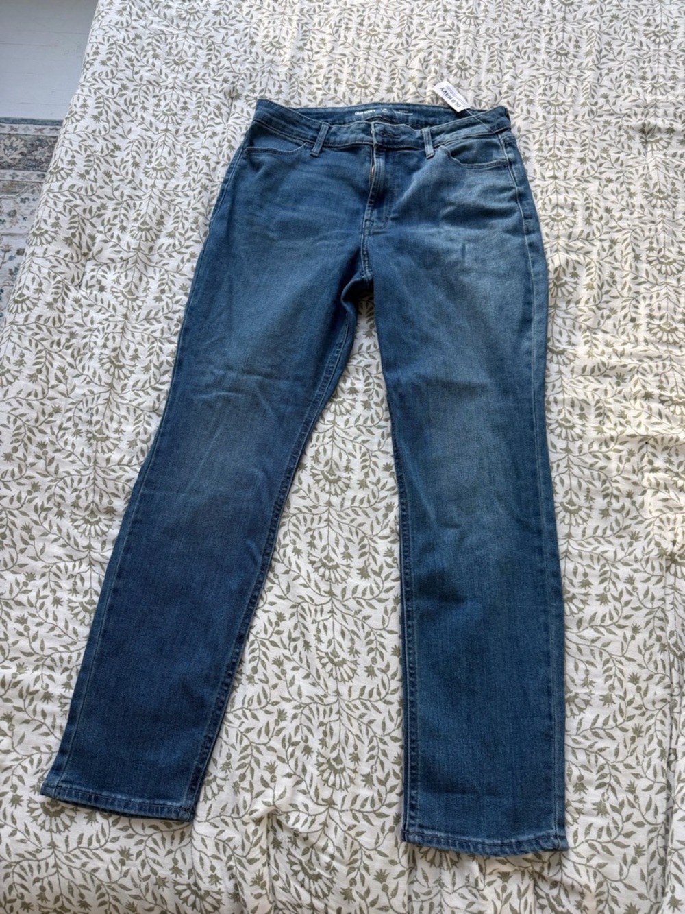 Old Navy Women's Straight-Leg Jeans in Medium Blue Wash